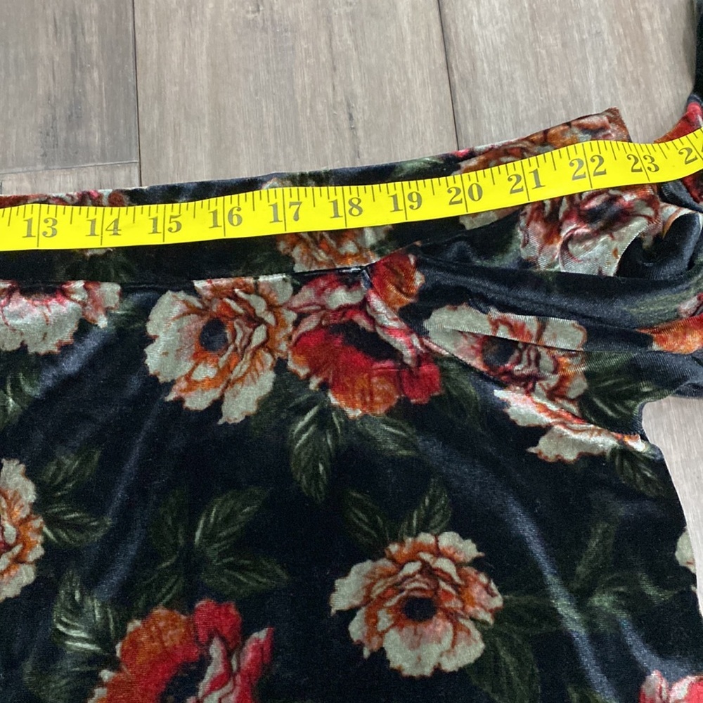 Torrid Floral Print Velvet Off Shoulder Bell Sleeve Top - Picture 9 of 10